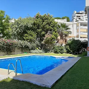 Lola Y Manuela En Primera Linea Playa Carihuela Con Excelente Terraza-jardin De 80 M2 Frente Al Mar Con Aparcamiento Privado Ideal Para Descansar Oyendo Las Olas Del Mar Appartement Torremolinos